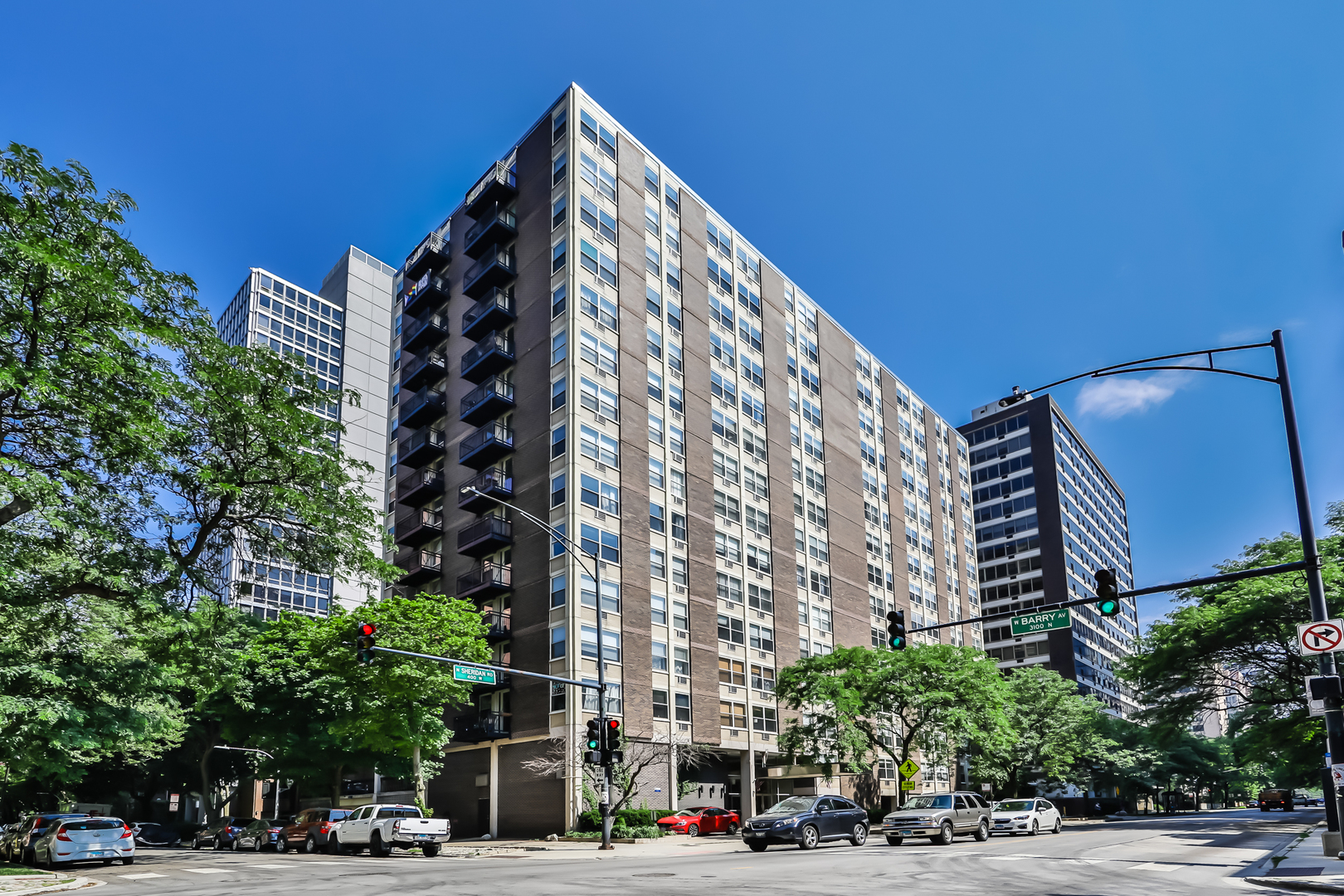 3033 North Sheridan Road, Unit 1010 Chicago, IL 60657 - Photo 1 of 17