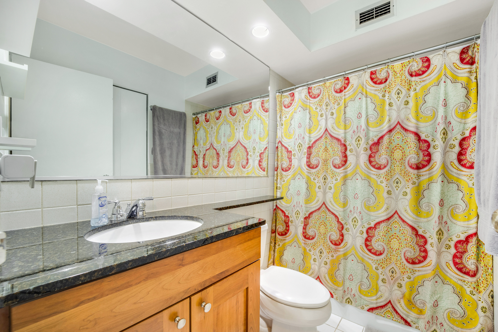3033 North Sheridan Road, Unit 1010 Chicago, IL 60657 - Photo 12 of 17
