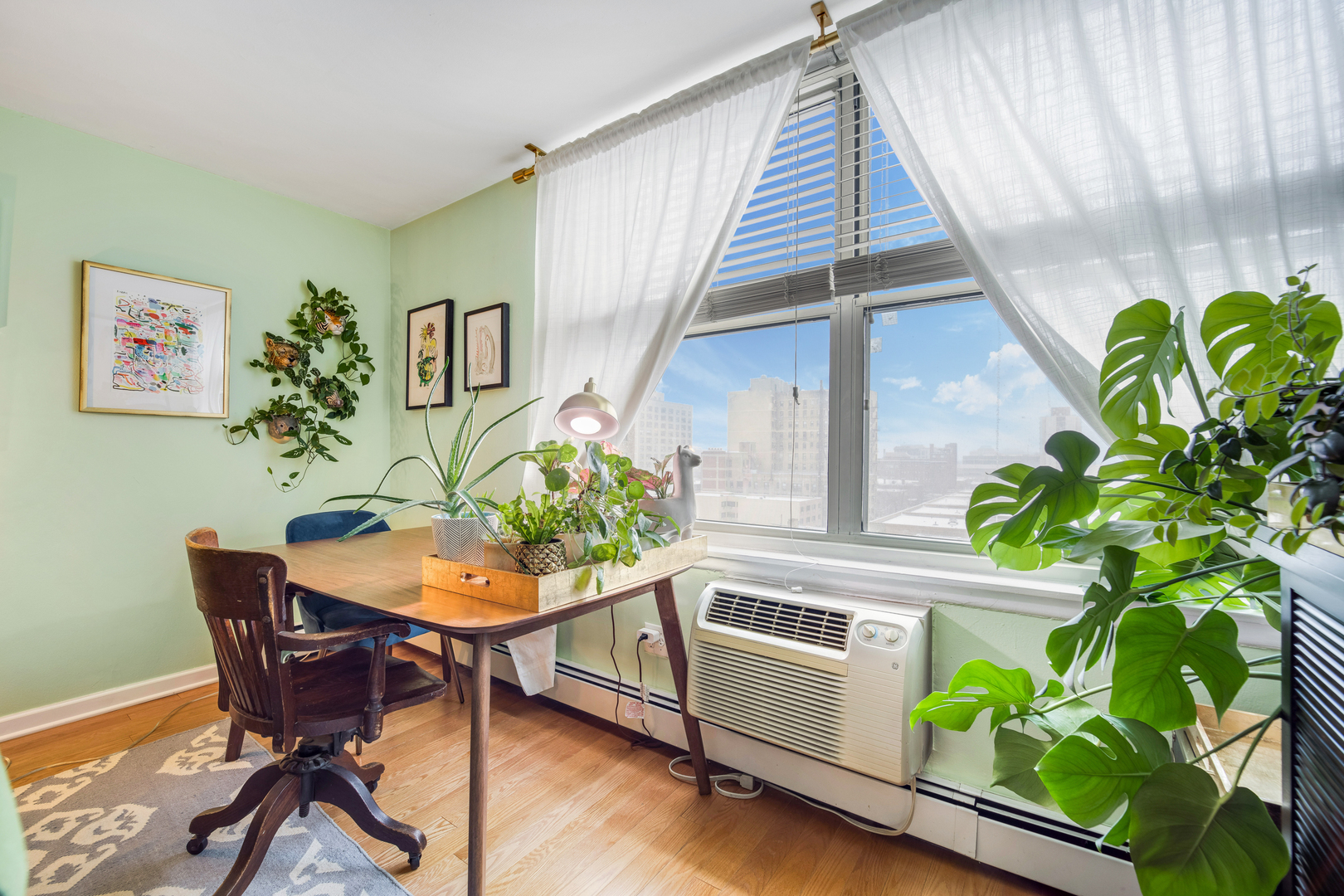 3033 North Sheridan Road, Unit 1010 Chicago, IL 60657 - Photo 5 of 17