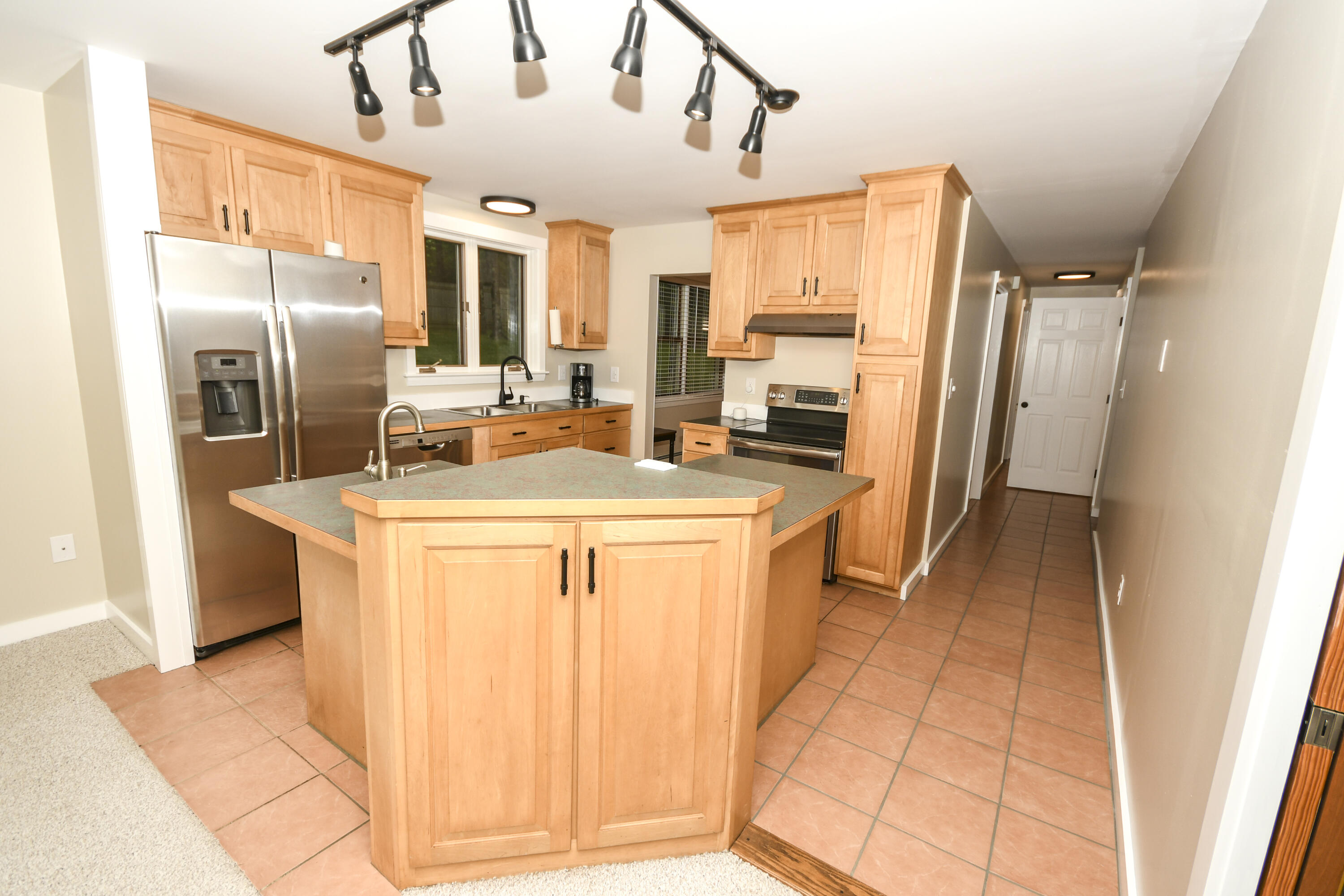 12 Green Ridge Drive Buxton, ME 04093 - Photo 14 of 37 22