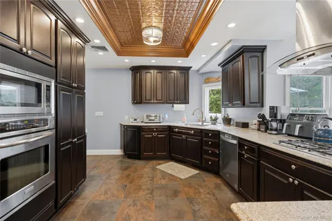 $815,000 | 12 Buccaneer Lane, East Setauket, NY 11733