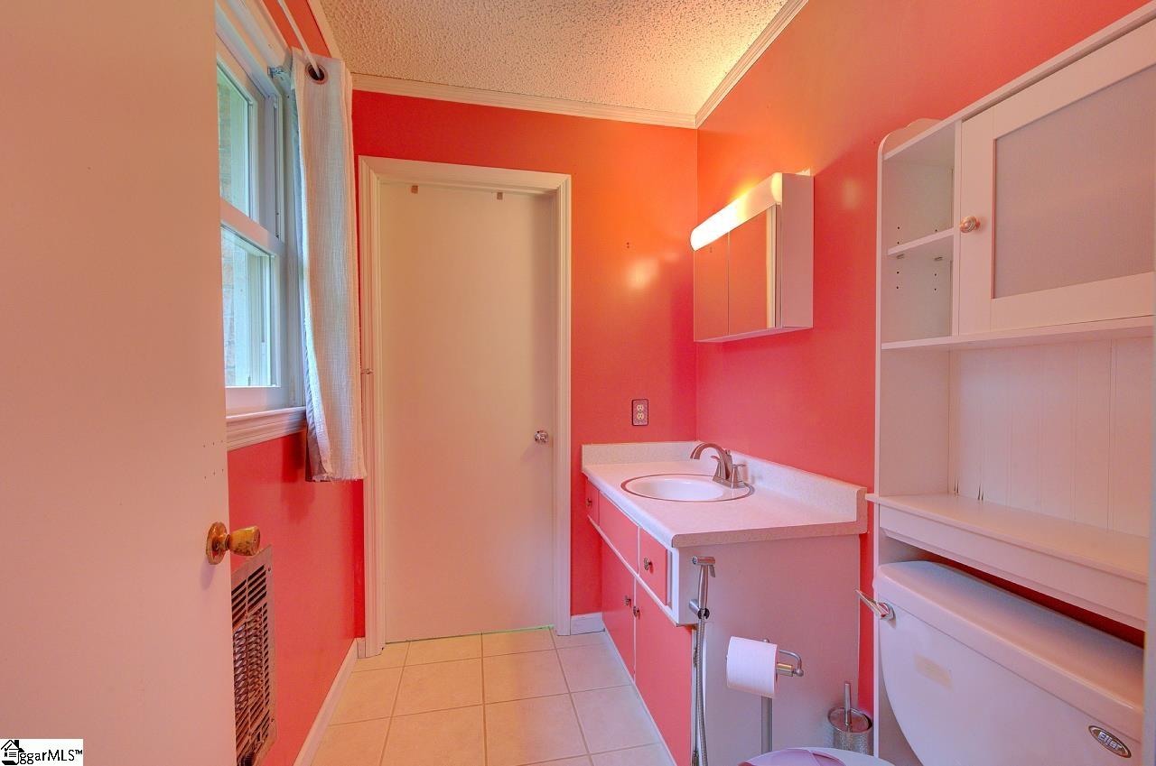 503 Edgewater Road Woodruff, SC 29388 - Photo 21 of 34