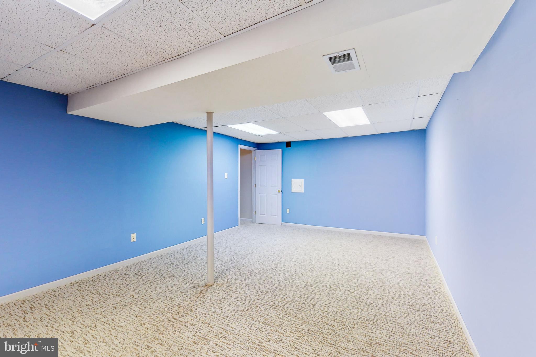 1927 East Beech Road Sterling, VA 20164 - Photo 32 of 40 Gallery Image 32