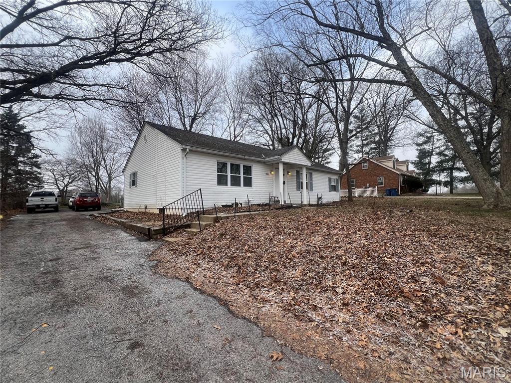 886 Prigge Road St. Louis, MO 63138 - Photo 2 of 11