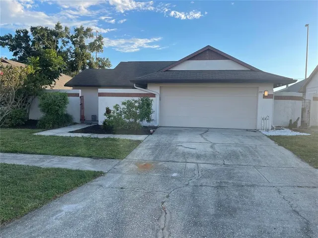 $2,950 | 10813 Venice Circle, Tampa, FL 33635