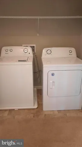 $1,995 | 806 Admiral's Quay Drive, Mechanicsburg, PA 17050