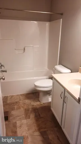 $1,995 | 806 Admiral's Quay Drive, Mechanicsburg, PA 17050