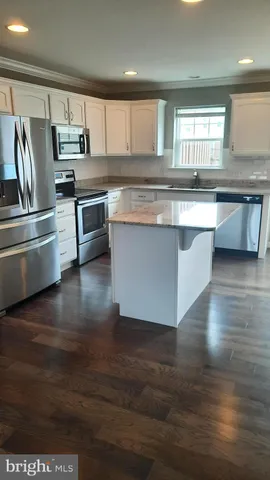 $1,995 | 806 Admiral's Quay Drive, Mechanicsburg, PA 17050