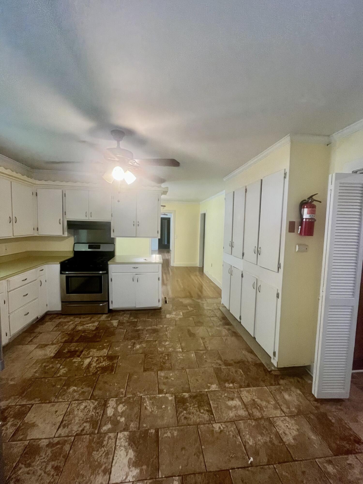 210 Orange Street Walterboro, SC 29488 - Photo 6 of 25