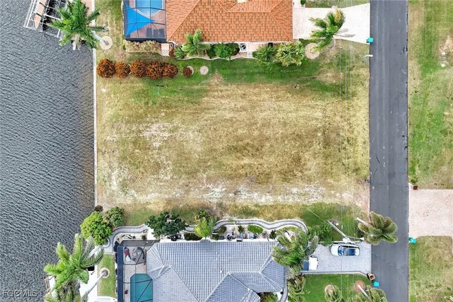$525,000 | 2210 Southwest 52nd Lane, Cape Coral, FL 33914