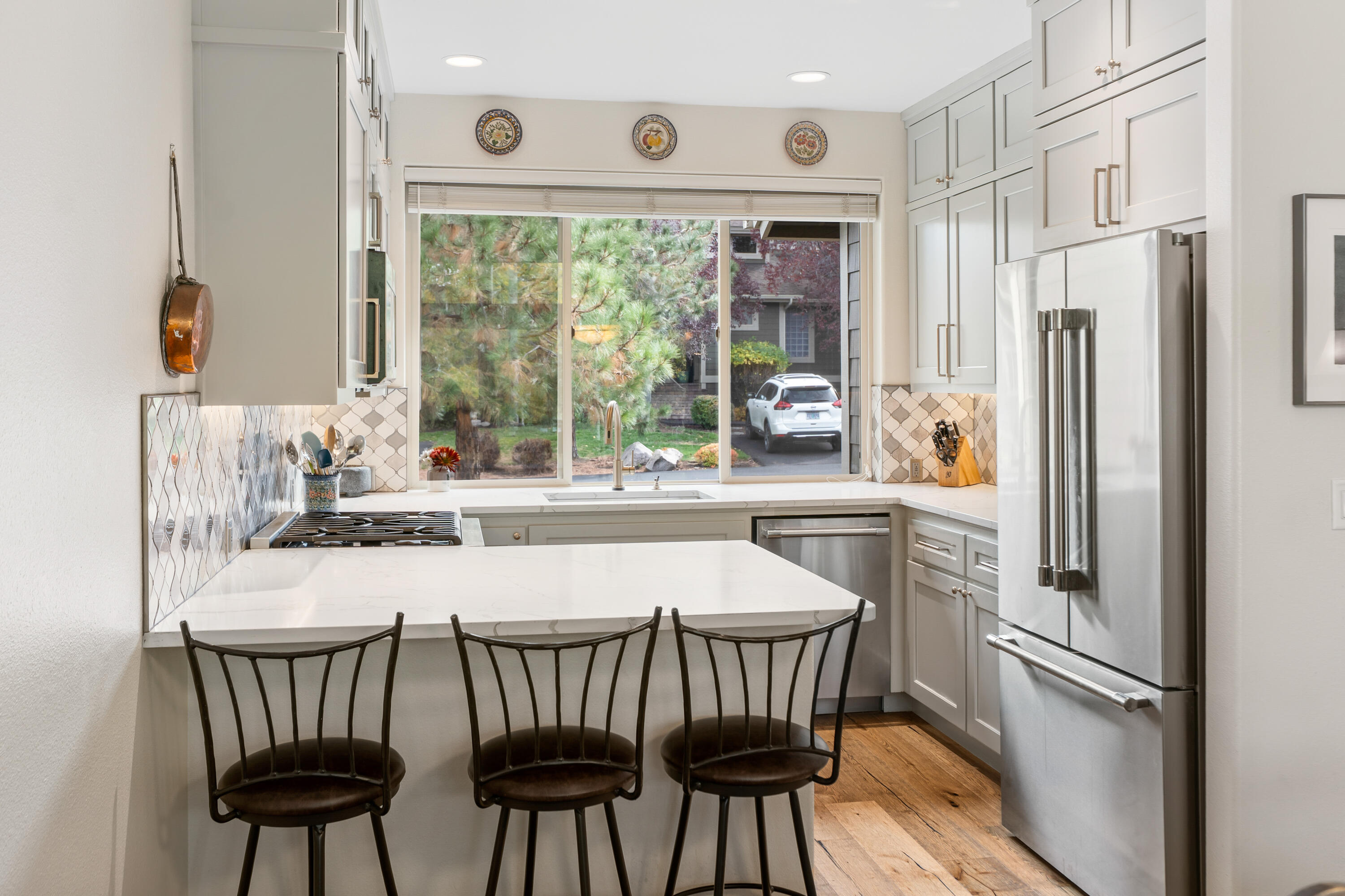 1302 Highland View Loop Redmond, OR 97756 - Photo 8 of 53 Kitchen