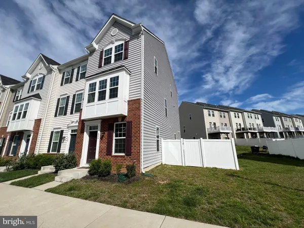 $2,595 | 526 River Crest Way, Fredericksburg, VA 22405