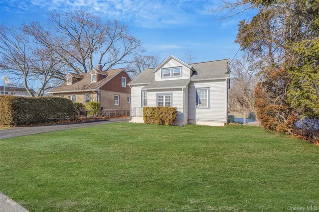 $549,000 | 59 Richard Avenue, Islip Terrace, NY 11752