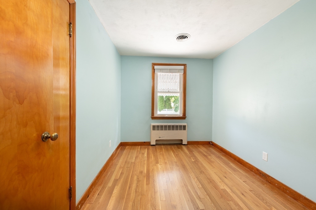 79 Robin Hood Road Stoneham, MA 02180 - Photo 17 of 29 Gallery Image 17