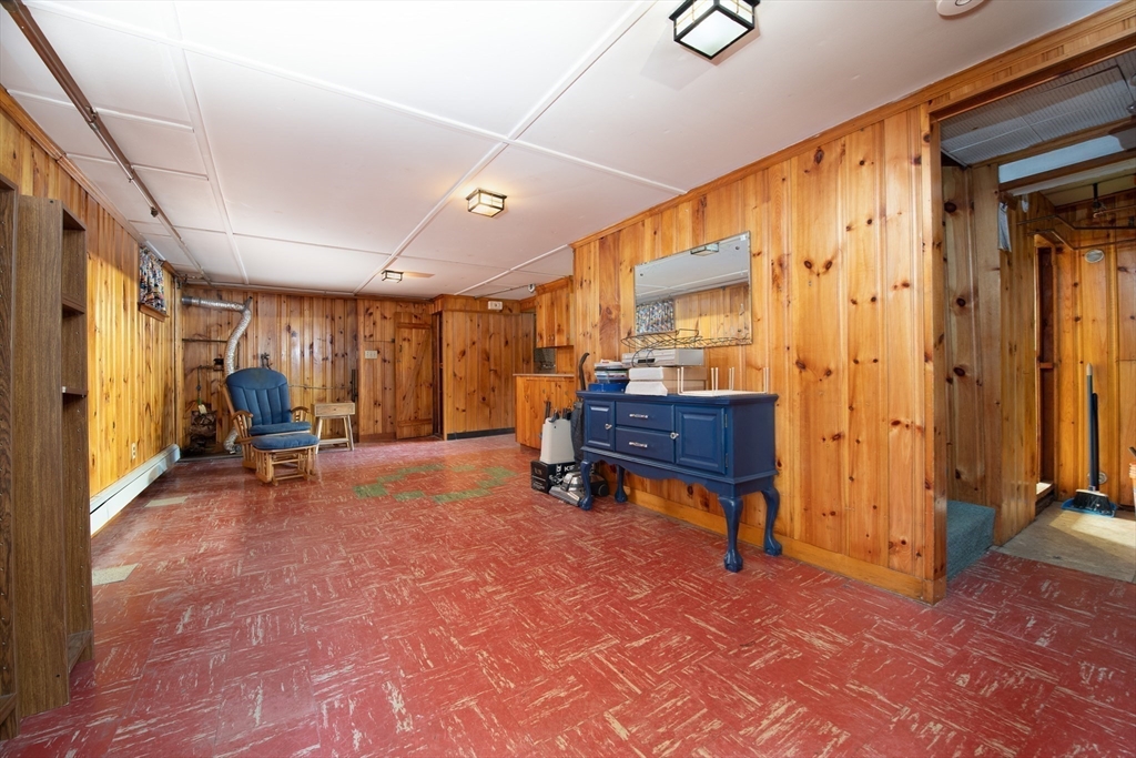 79 Robin Hood Road Stoneham, MA 02180 - Photo 20 of 29 Gallery Image 20
