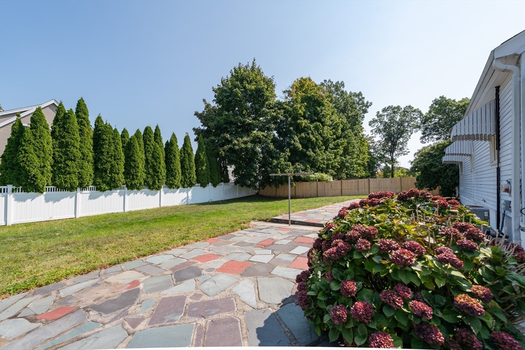 79 Robin Hood Road Stoneham, MA 02180 - Photo 2 of 29 Gallery Image 2
