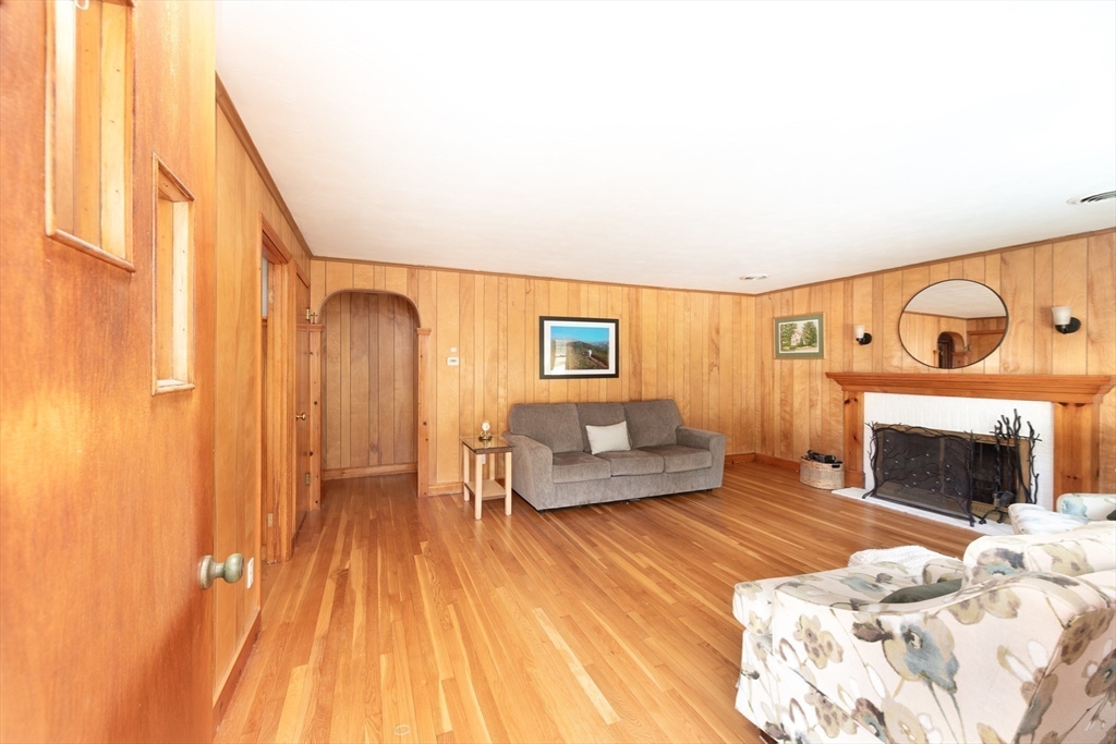 79 Robin Hood Road Stoneham, MA 02180 - Photo 6 of 29 Gallery Image 6