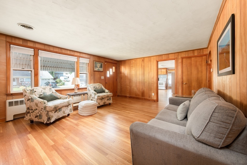79 Robin Hood Road Stoneham, MA 02180 - Photo 8 of 29 Gallery Image 8