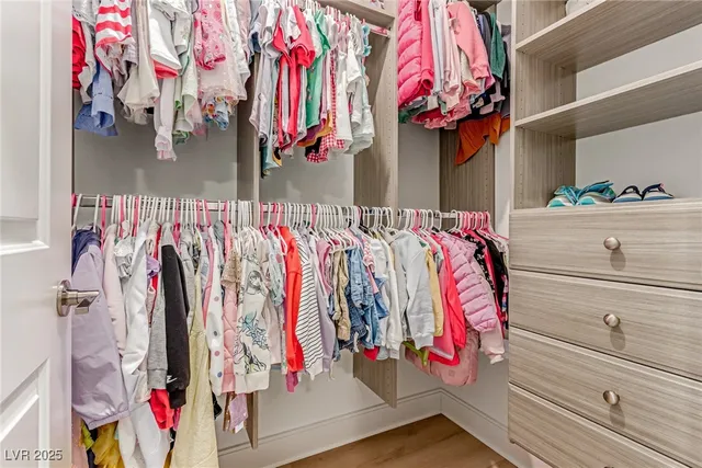 $946,500 | 9770 Hiking Avenue, Las Vegas, NV 89166