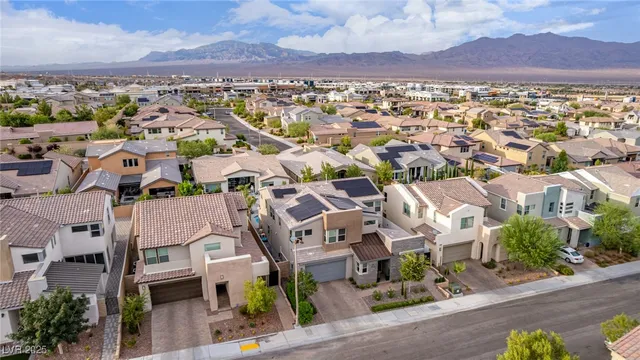 $946,500 | 9770 Hiking Avenue, Las Vegas, NV 89166