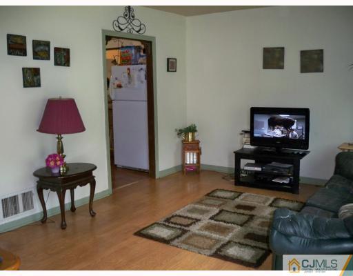 6 Glenville Road Edison, NJ 08817 - Photo 3 of 8 Gallery Image 3