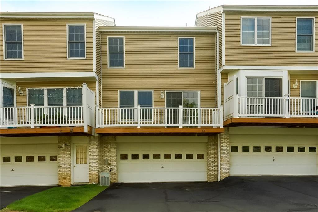 32 Castle View Drive McKees Rocks, PA 15136 - Photo 2 of 25