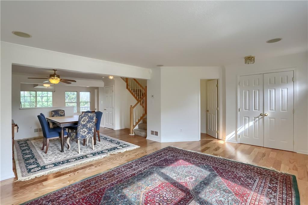 32 Castle View Drive McKees Rocks, PA 15136 - Photo 4 of 25