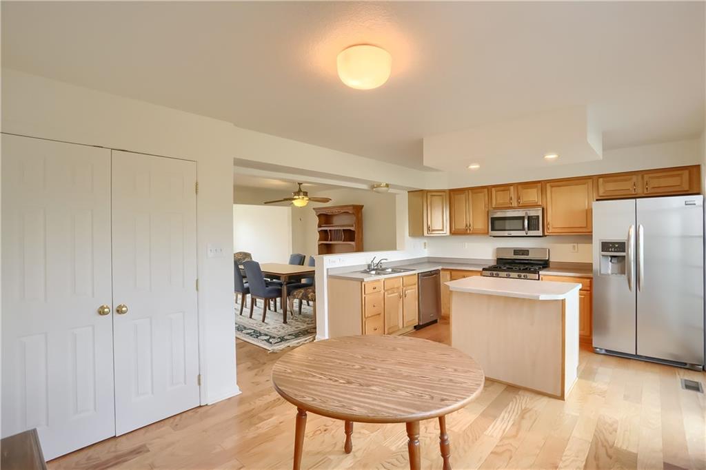 32 Castle View Drive McKees Rocks, PA 15136 - Photo 9 of 25