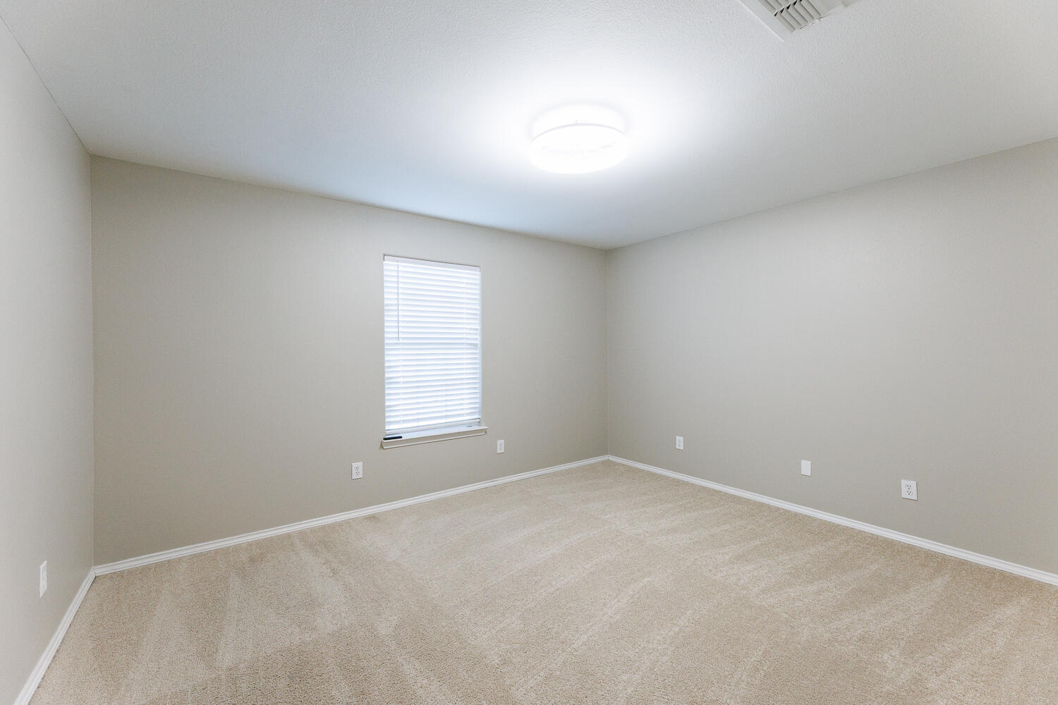 10602 Clinton Avenue Lubbock, TX 79424 - Photo 36 of 45 -