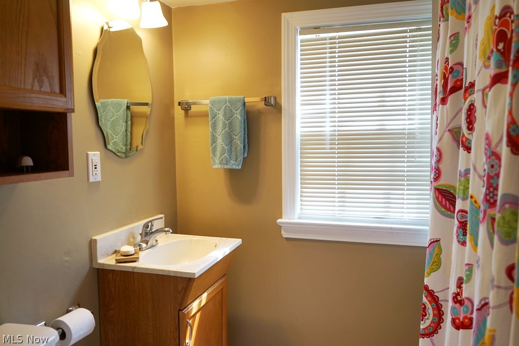 2407 Saybrook Road Cleveland, OH 44118 - Photo 23 of 27
