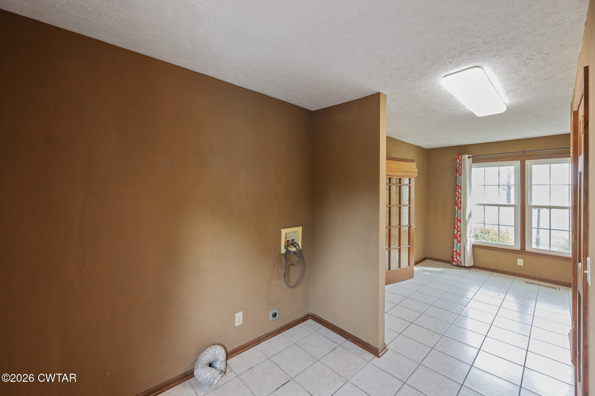 741 Independence Loop Lexington, TN 38351 - Photo 18 of 30 a view of an empty room and window