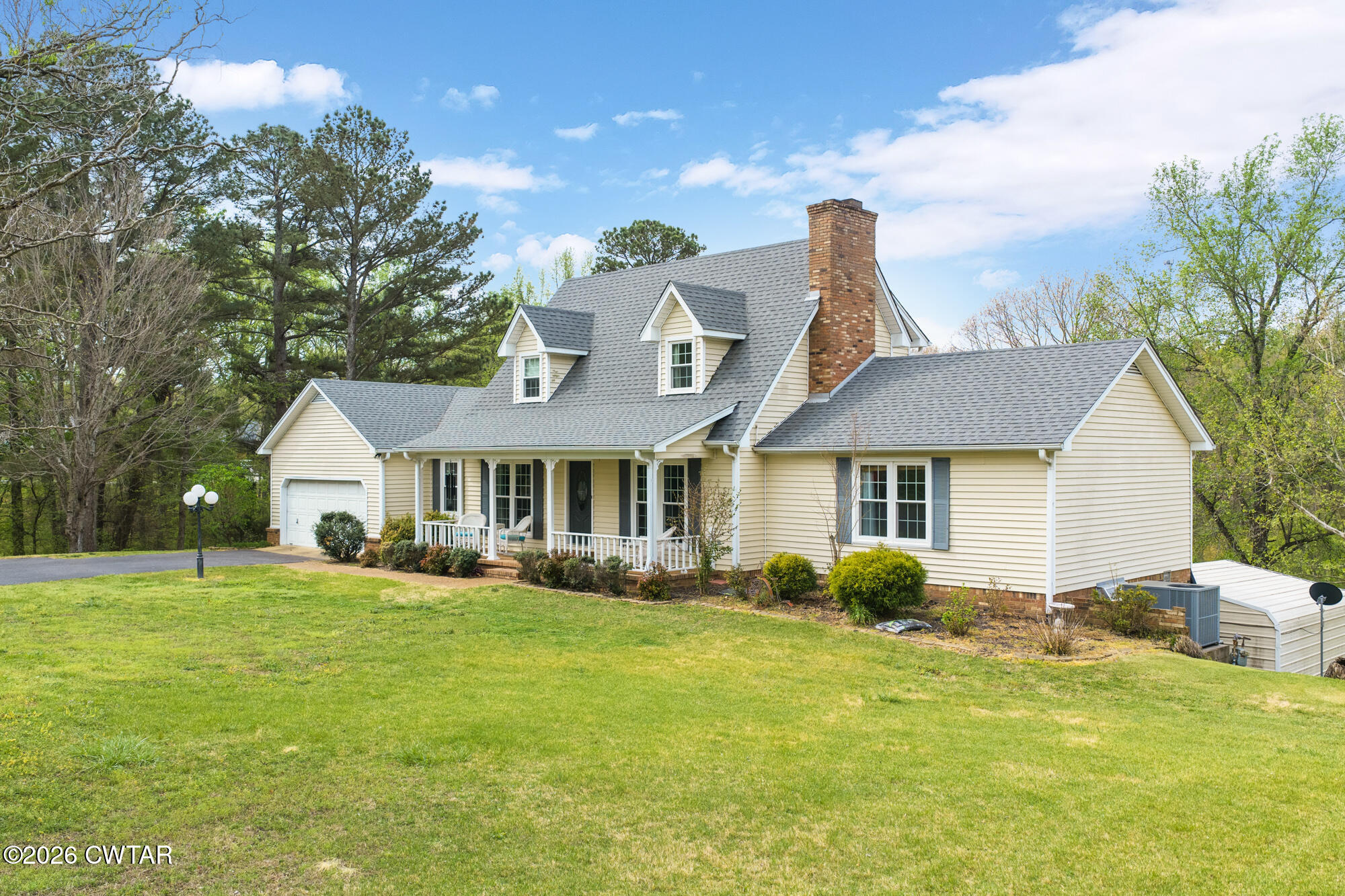 741 Independence Loop Lexington, TN 38351 - Photo 2 of 30 a front view of house with yard and green space