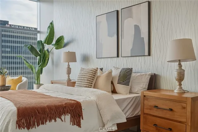 $899,000 | 3223 West 6th Street, Unit 1006, Los Angeles, CA 90020