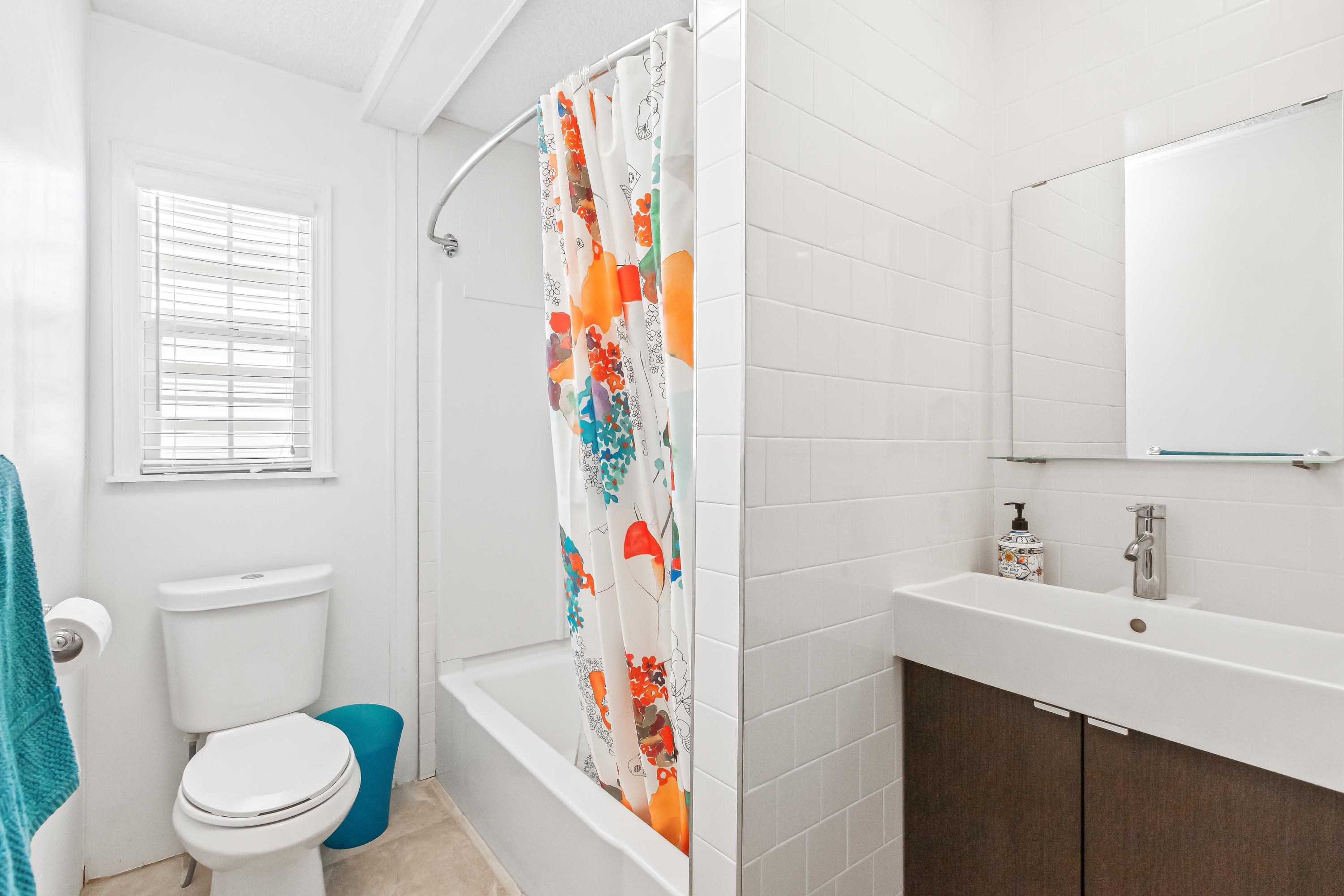205 Treasure Beach Road St. Augustine, FL 32080 - Photo 23 of 43 a bathroom with a sink toilet and window