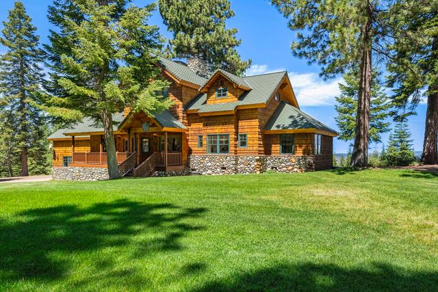 a view of backyard with green space