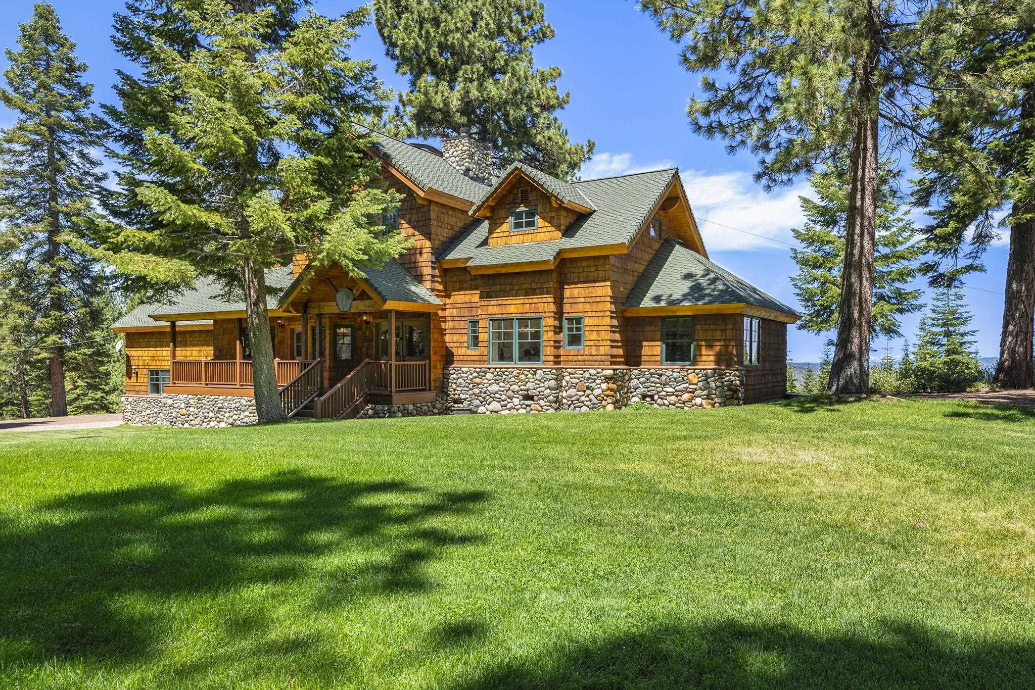 18168 La Mirada Road Truckee, CA 96161 - Photo 27 of 28 a front view of a house with a yard