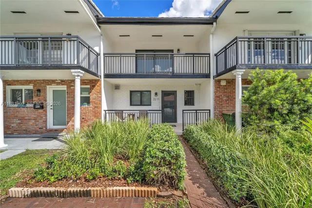 $4,100 | 2211 Northeast 122nd Street, Unit 2211, North Miami, FL 33181