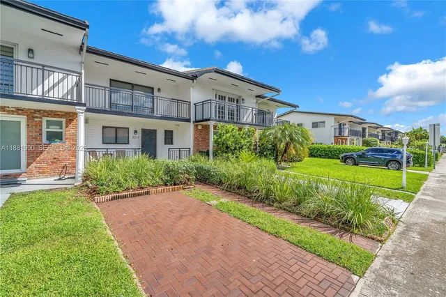 $4,100 | 2211 Northeast 122nd Street, Unit 2211, North Miami, FL 33181