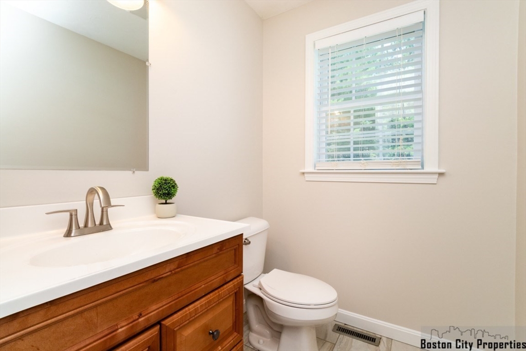 264 Charge Pond Road Wareham, MA 02571 - Photo 10 of 27