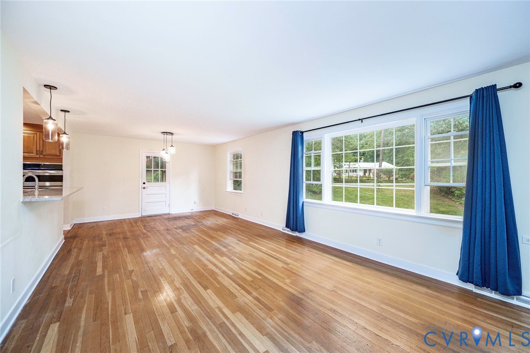 8831 Chippenham Road Richmond, VA 23235 - Photo 12 of 48 Large Great Room with Dining Area
