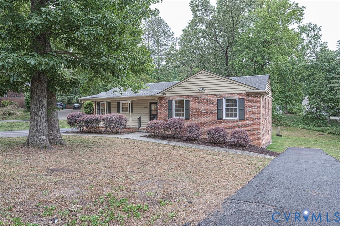 8831 Chippenham Road Richmond, VA 23235 - Photo 2 of 48 Classic Brick Ranch