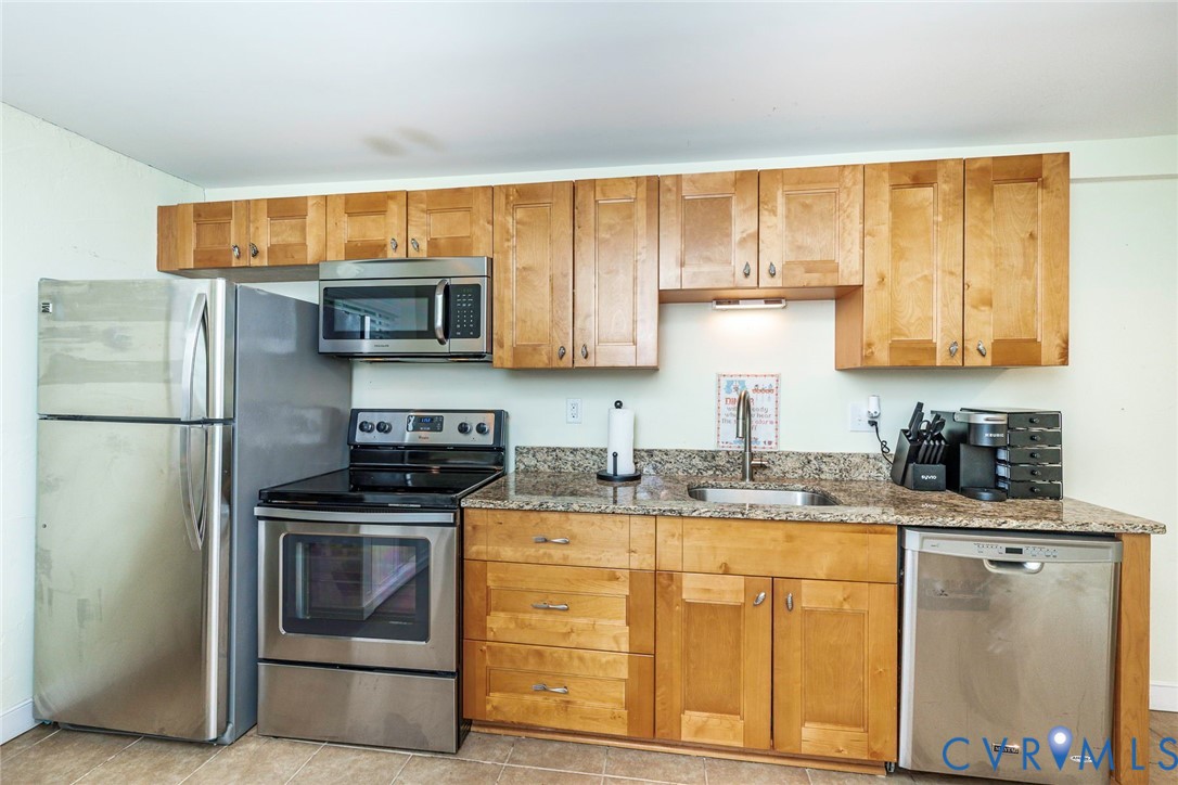 8831 Chippenham Road Richmond, VA 23235 - Photo 36 of 48 Stainless Appliances and Granite Countertops