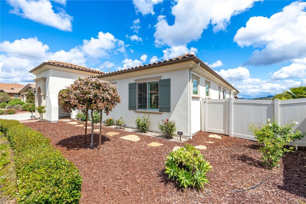 5762 Rancho Del Caballo Bonsall, CA 92003 - Photo 4 of 66