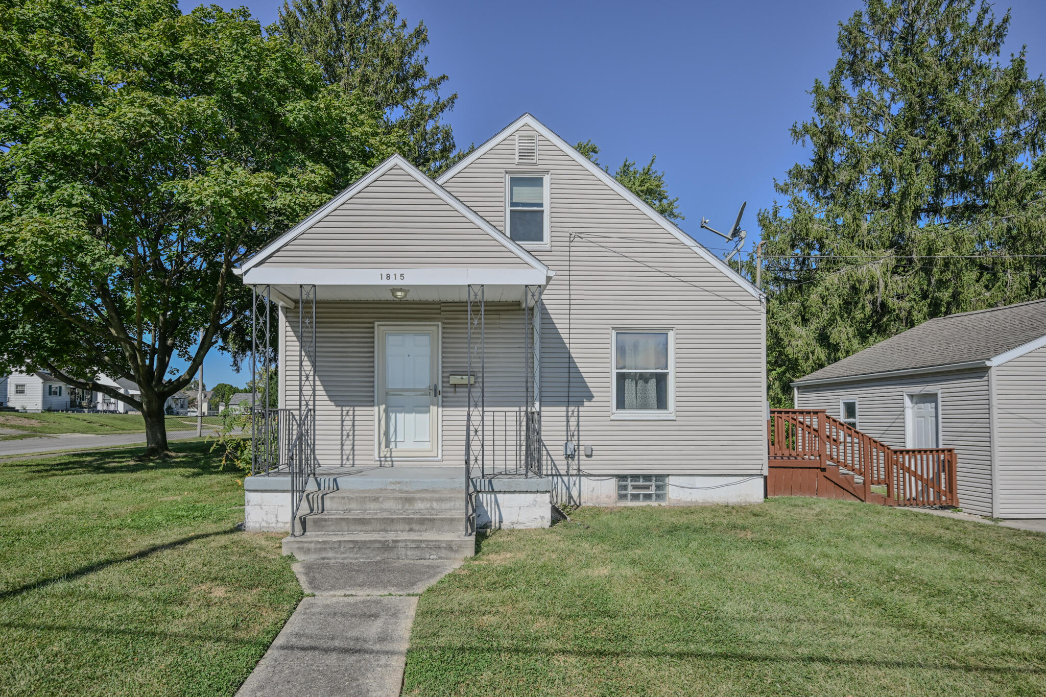 1815 Beacon Street Springfield, OH 45505 - Photo 1 of 21 Gallery Image 1