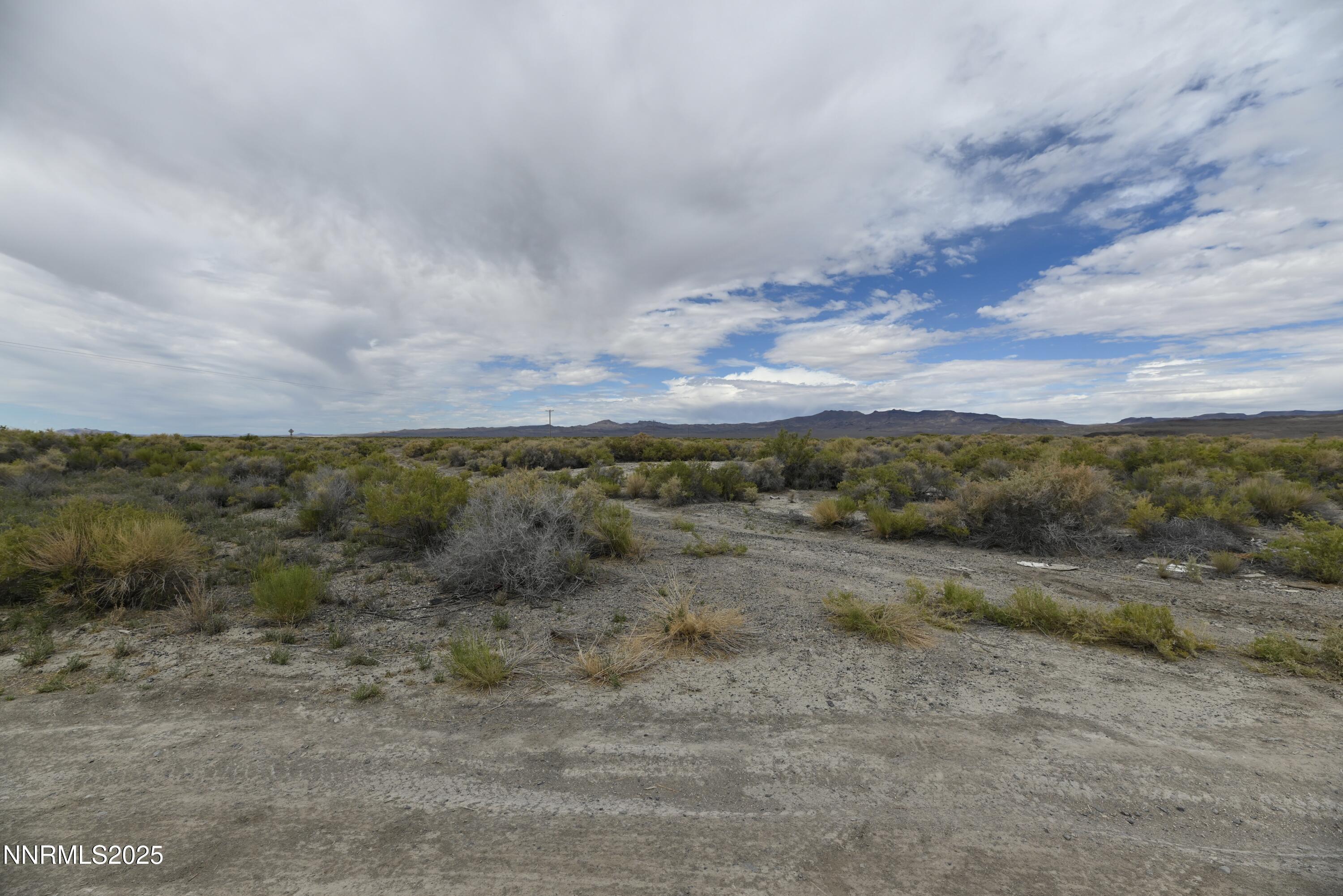 30 7-381-08 Lovelock, NV 89419 - Photo 29 of 31 a view of an outdoor space and a yard