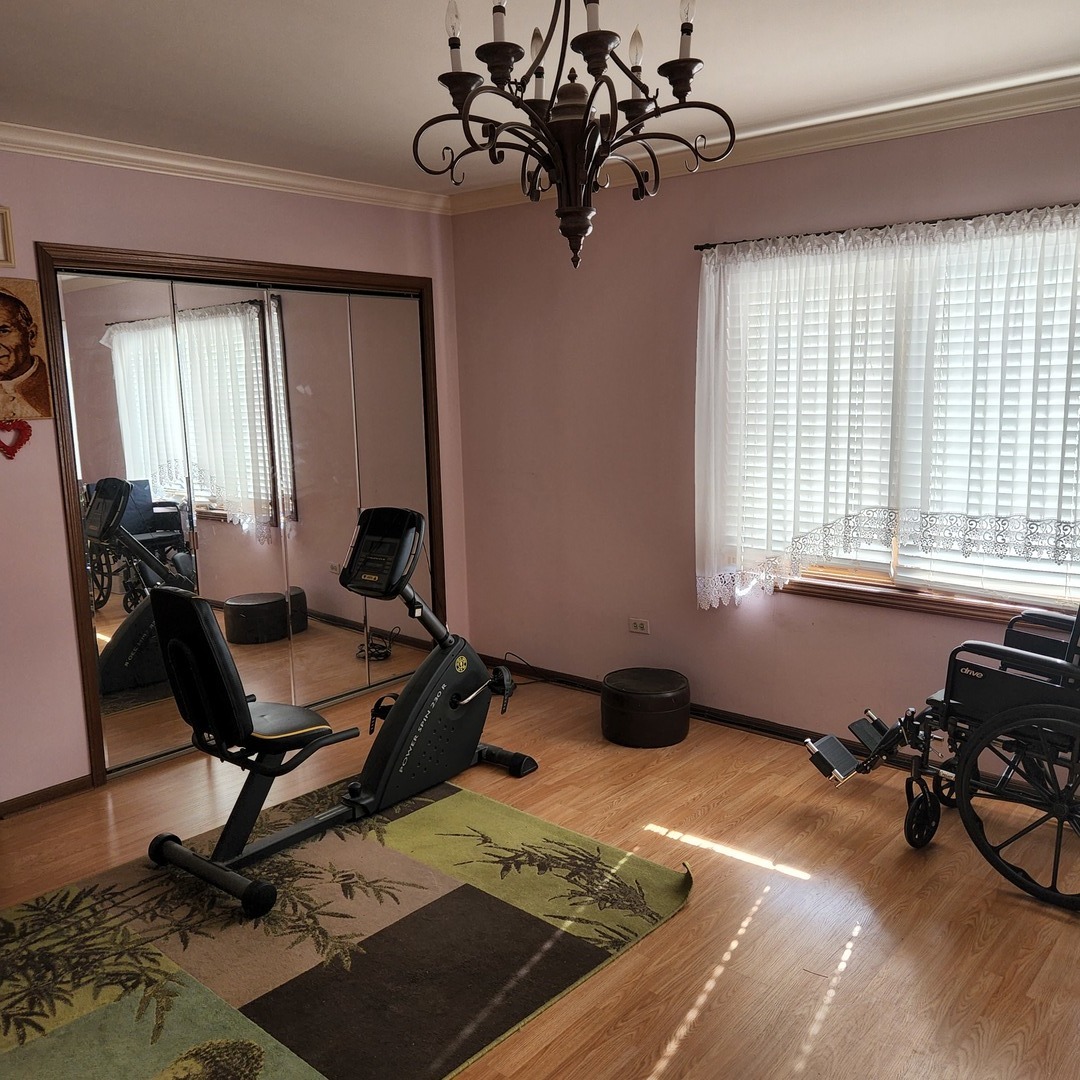 6441 West Warner Avenue, Unit 506 Chicago, IL 60634 - Photo 12 of 15 a room with gym equipment and window