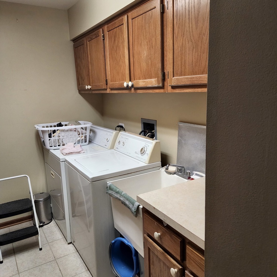 6441 West Warner Avenue, Unit 506 Chicago, IL 60634 - Photo 15 of 15 a utility room with washer and dryer