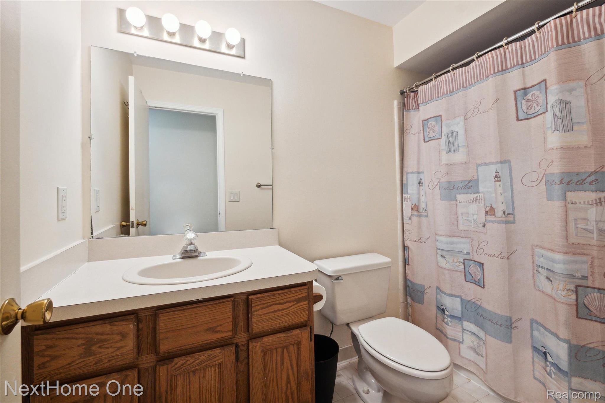 3171 Smugglers Ridge Walled Lake, MI 48390 - Photo 16 of 29 Upstairs Full Bath
