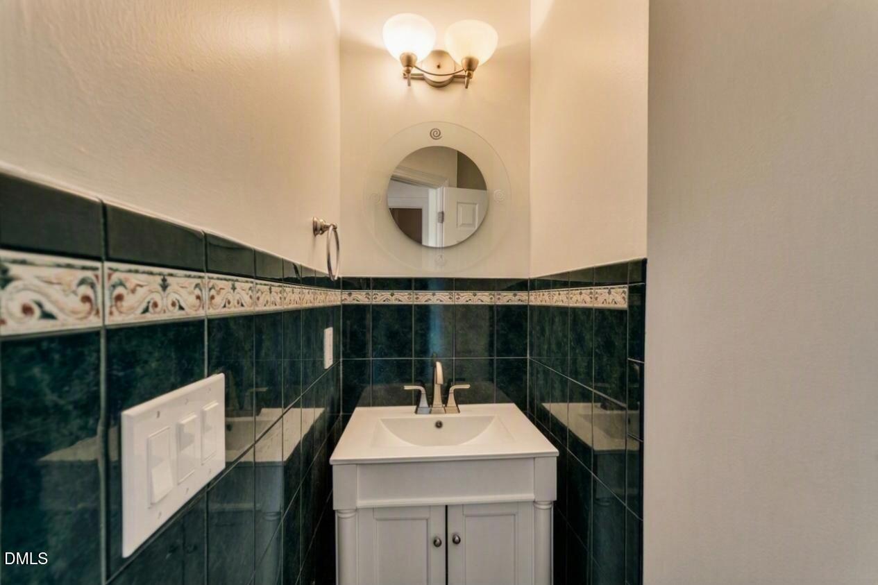 7804 Umstead Forest Drive Raleigh, NC 27612 - Photo 19 of 66 Powder Room