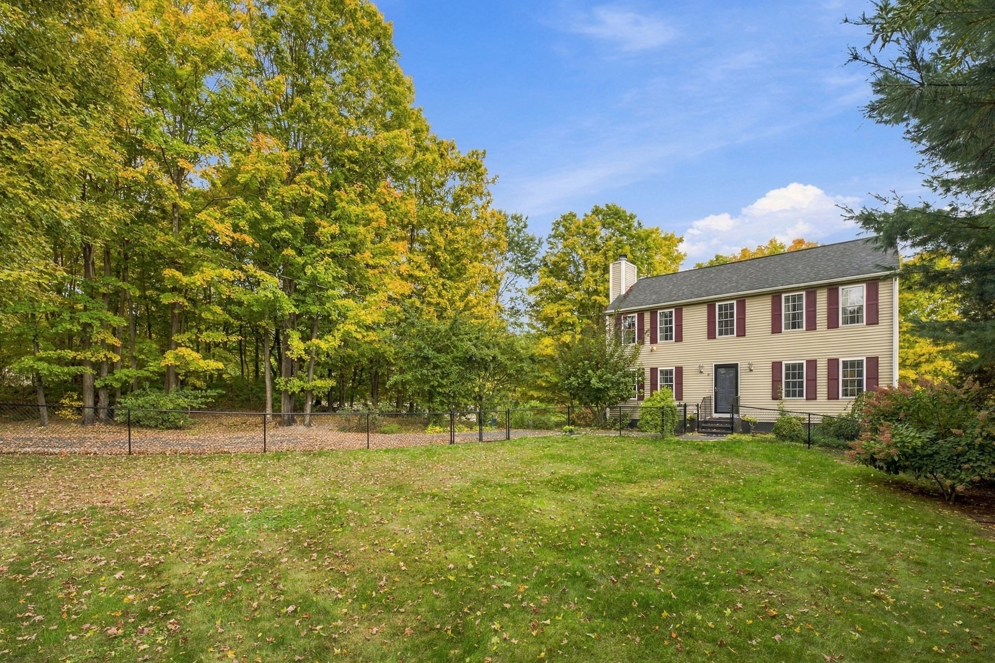 45 Howarth Road Oxford, MA 01540 - Photo 4 of 42 Gallery Image 4